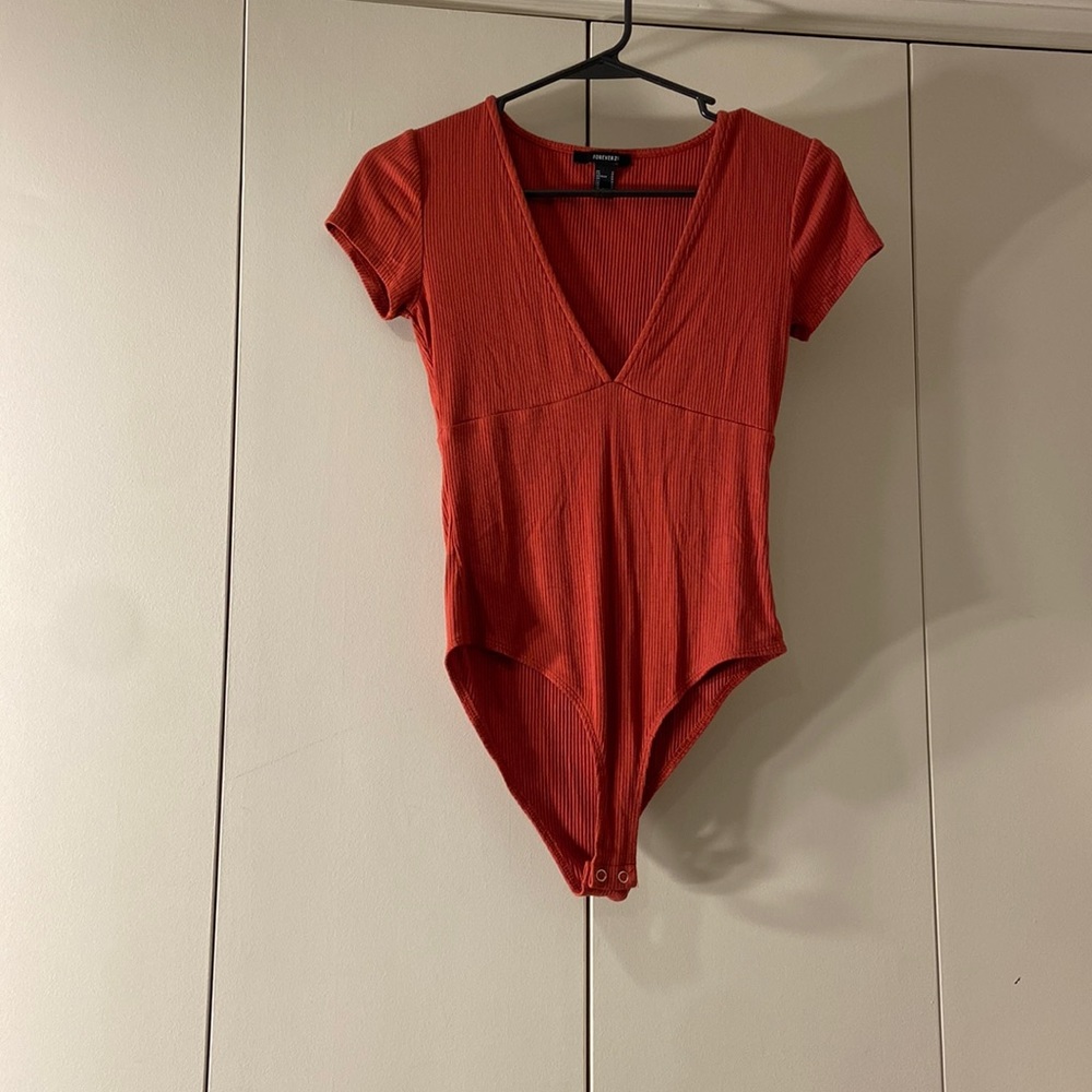 FOREVER 21 bodysuit.‎